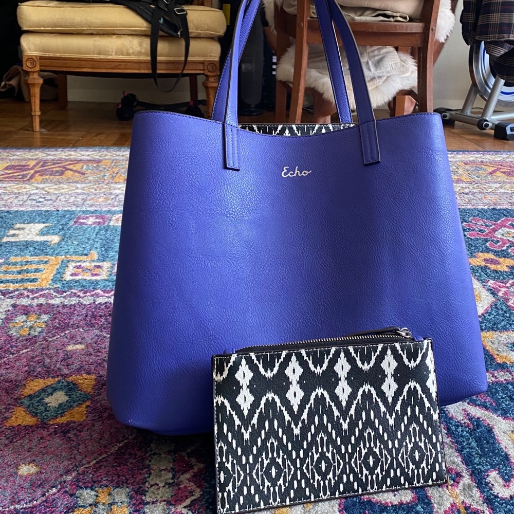 Gorgeous Echo tote bag with wristlet